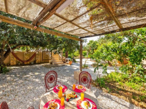 VILLA WITH SWIMMING POOL